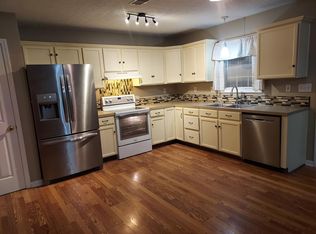 204 Woodland Lakes Dr, La Grange, KY 40031