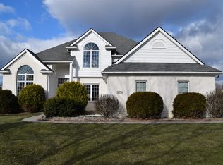 3036 Stonegate Dr, Maumee, OH 43537