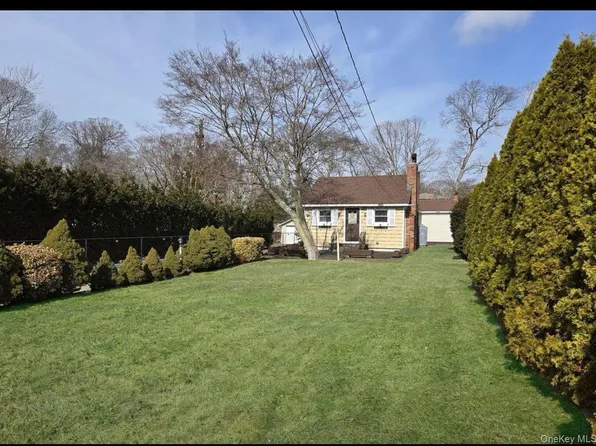 9 Inwood Avenue, Selden, NY 11784