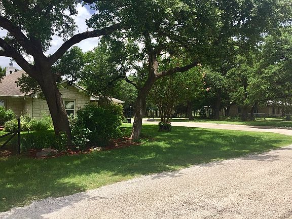3rd image of 777 Oakridge Dr