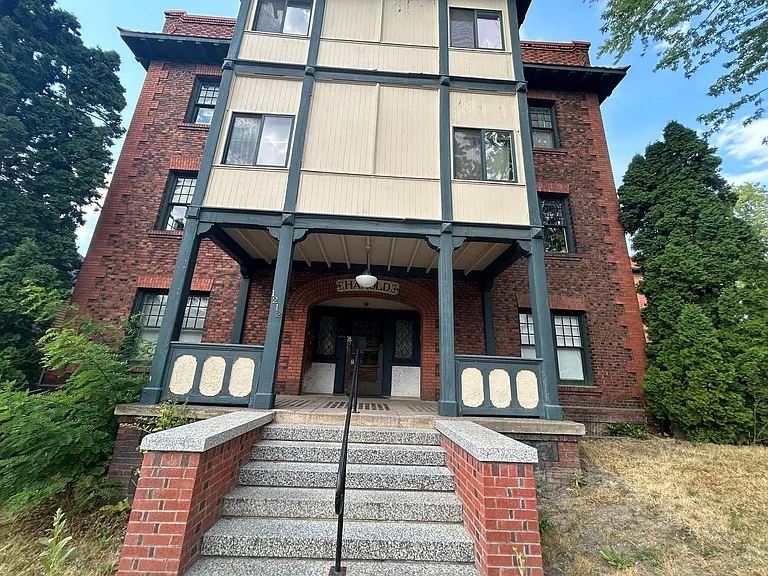 Historic Harold Apartments on Lower South Hill! — Photo 24