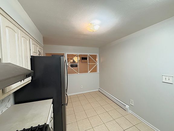 3rd image of 1321 B St Floor 1
