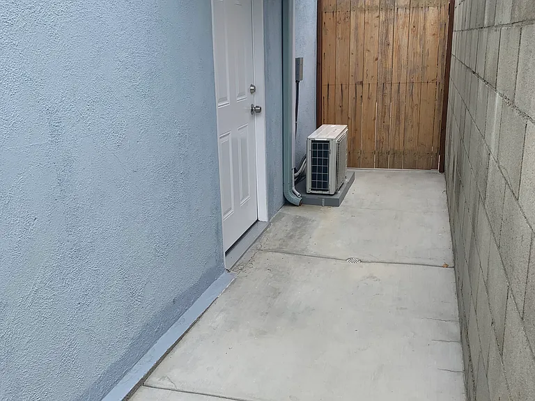 18321 E Gaillard St — Photo 2