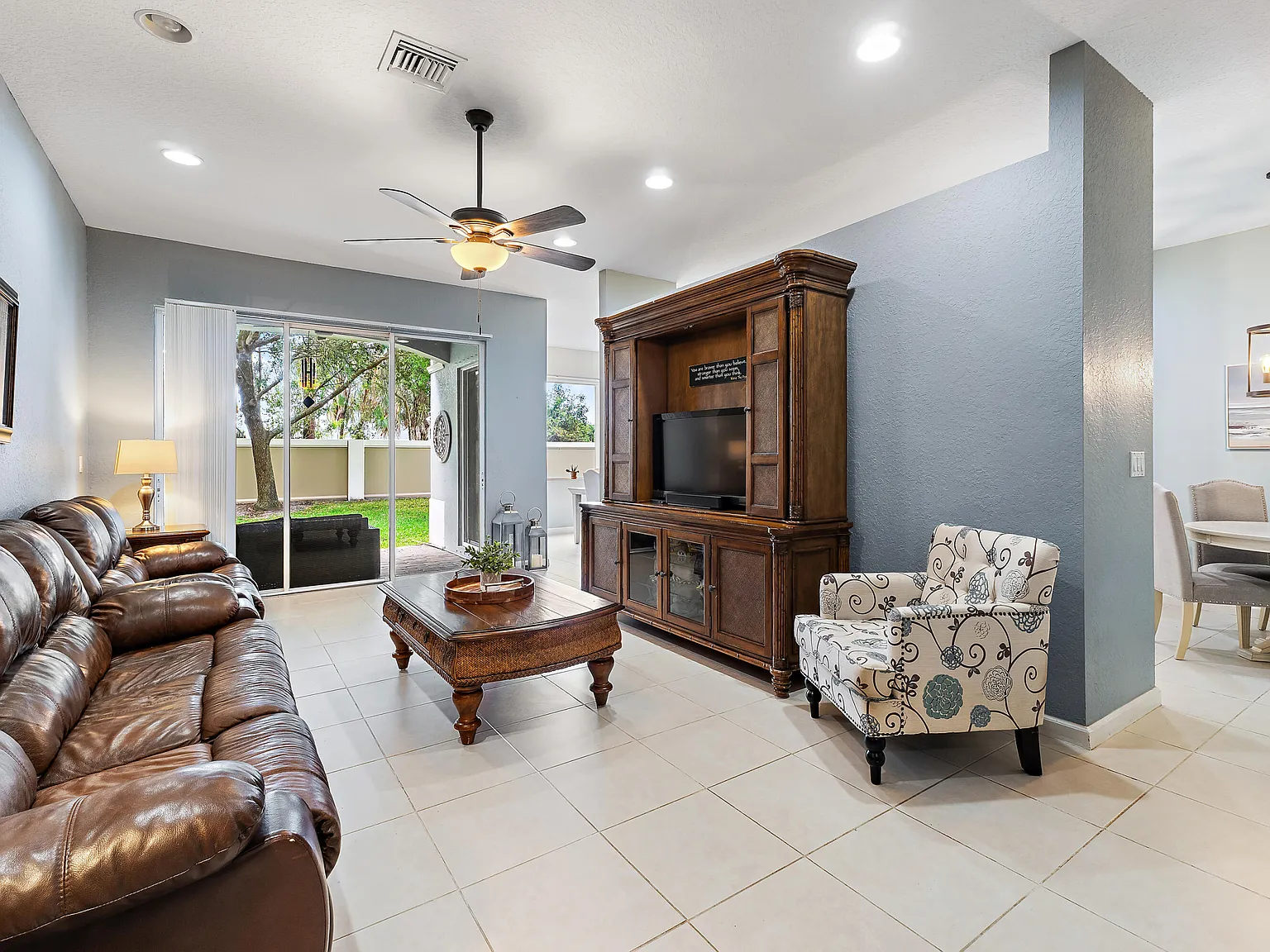 3 bed, 2.5 bath, 2123 sqft, $2,450 — Photo 3