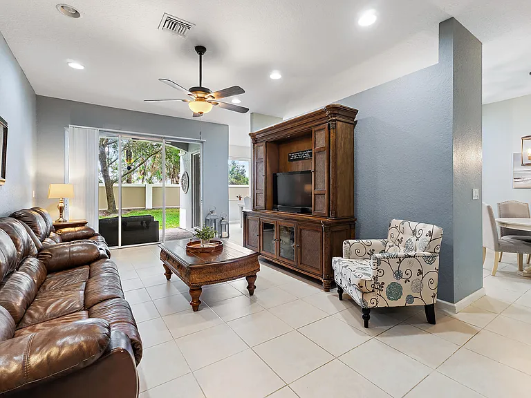 2170 SW Cape Cod Dr — Photo 3