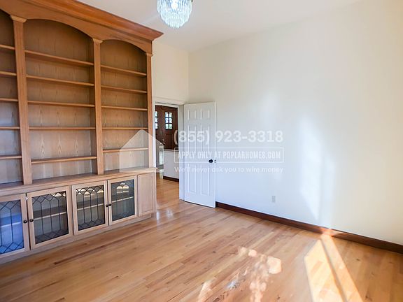 5th image of 3179 Ash St