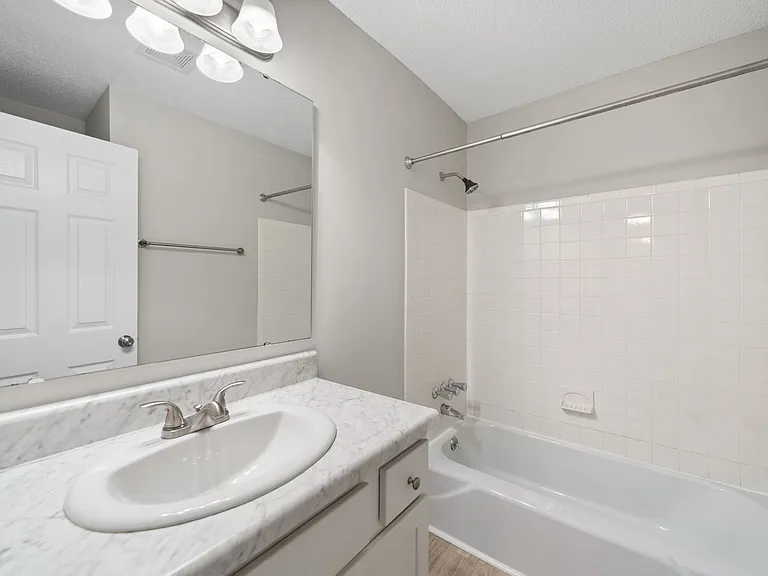 3227 Regents Park Ln #C — Photo 22