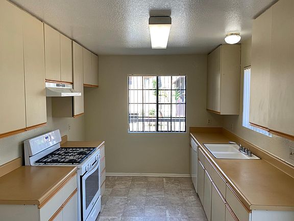 5th image of 320 N Belmont St APT 1
