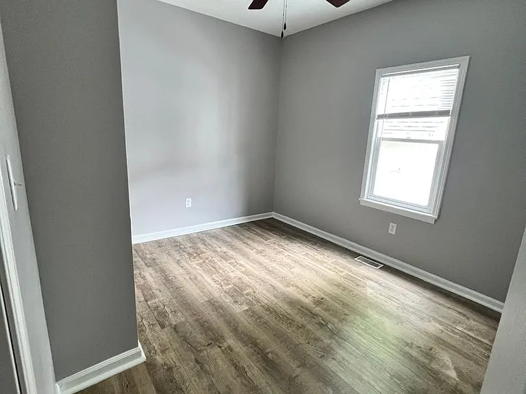 1617 Ferry St — Photo 12
