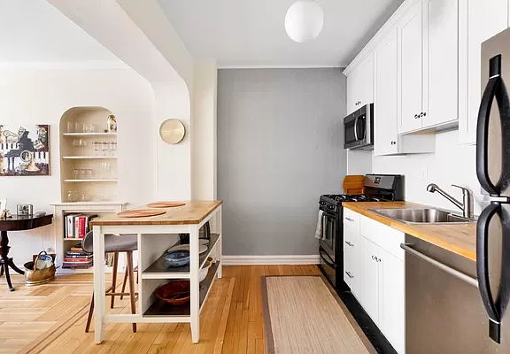 4th image of 601 E 19th St APT 1T