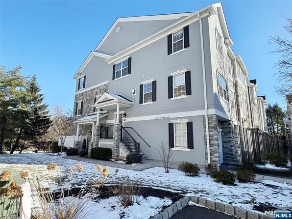 13 Whiteweld Ter, Clifton, NJ 07013