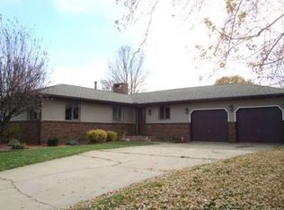 3418 Sheridan Rd, Pekin, IL 61554