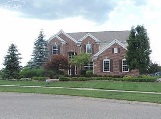 6240 Emerald Ct, Grand Blanc, MI 48439
