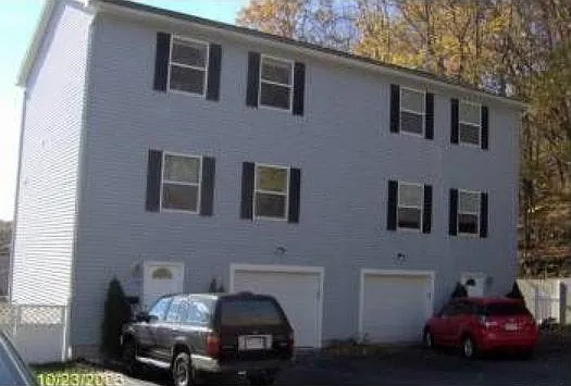 3 bed, 1.5 bath, 1700 sqft, $2,650 — Photo 1