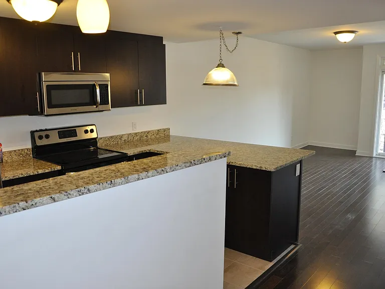 456 King Edward Ave #409 — Photo 3