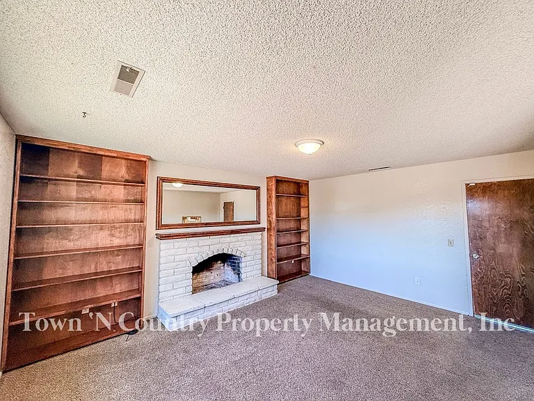 732 La Mesa Dr — Photo 8