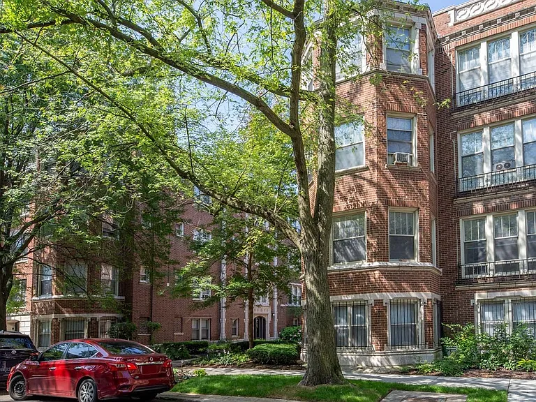5034-5046 S. Woodlawn Avenue — Photo 8