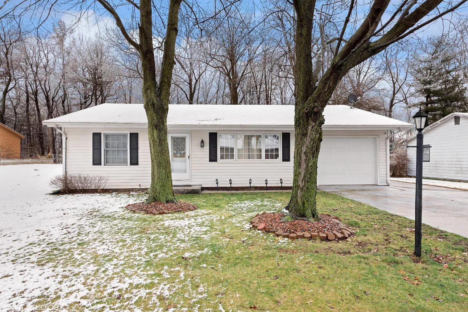 614 Longwood Dr photo 1