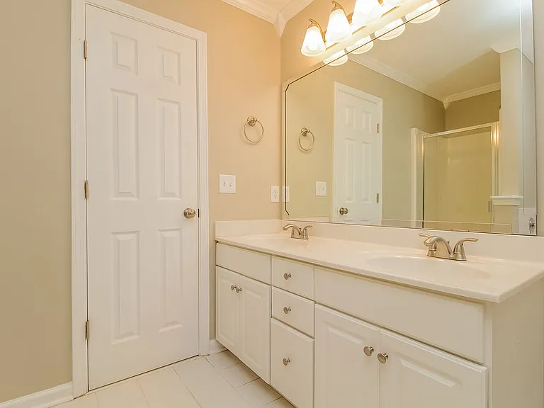 1716 Carlyon Ct — Photo 8