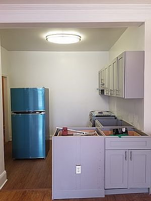 2nd image of 465 Park Pl APT 1R