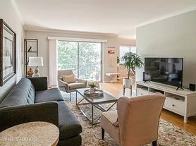 401 S Grove Ave, Oak Park, IL