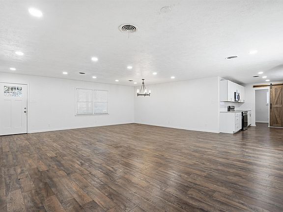 5th image of 5905 Winifred Dr
