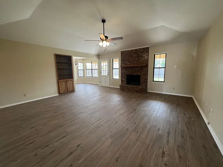 1653 Parkview Dr — Photo 7