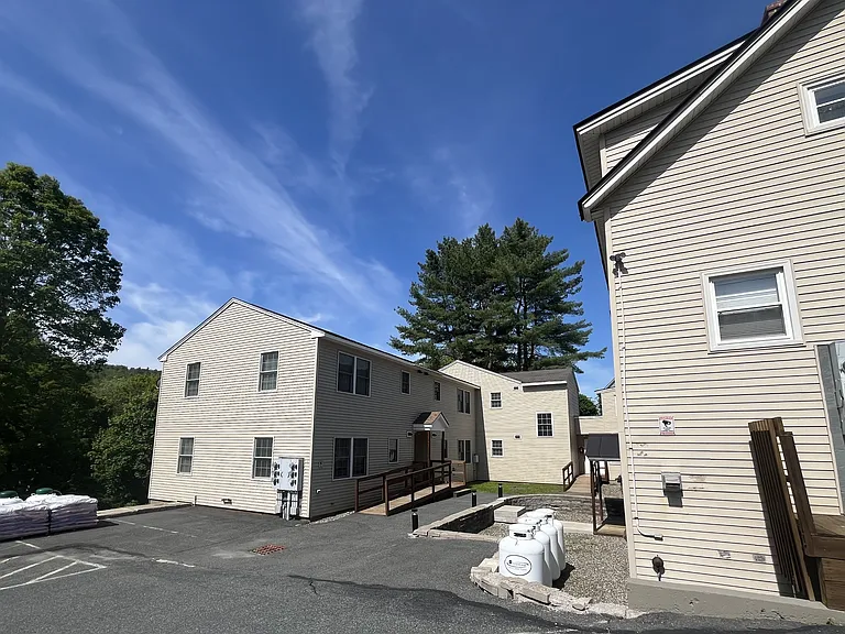 114 School St — Photo 8