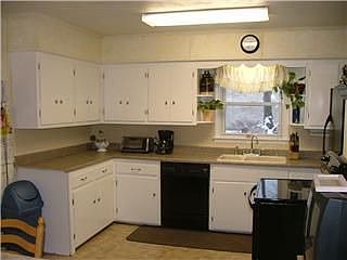 Kitchen w/new counters