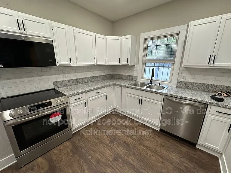 3016 E 32nd St — Photo 6