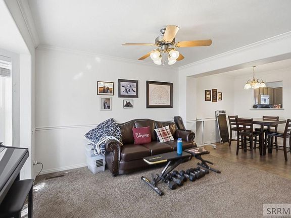 4th image of 875 Capital Lane