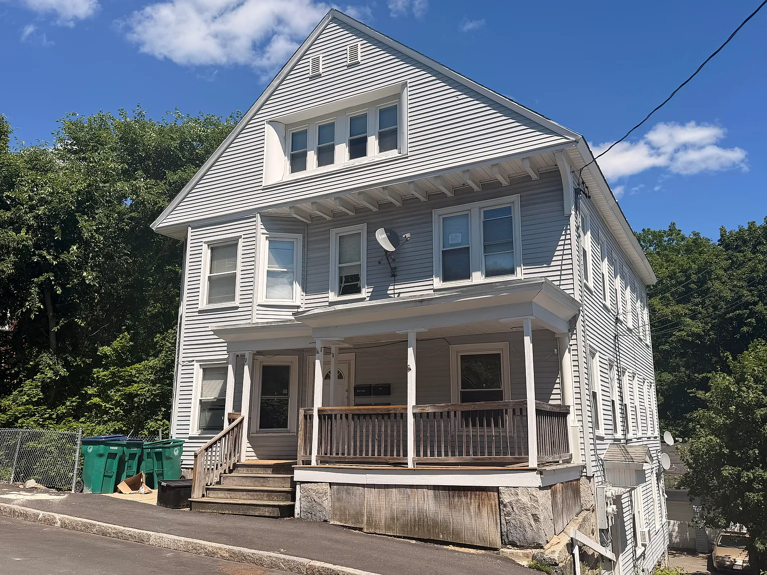 3 bed, 1200 sqft, $1,900 — Photo 1