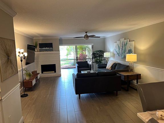 4th image of 3400 TWIN LAKES Terrace #102
