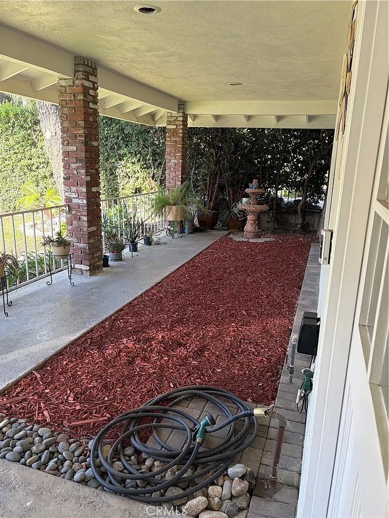 4 bed, 2179 sqft, $4,300 — Photo 3