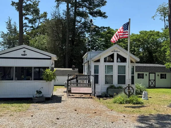 6250 Nautilus Dr, New Church, VA 23415