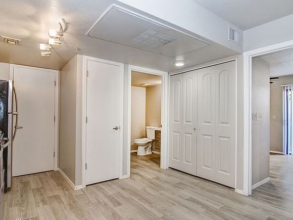 5th image of 36 E Vaughn Ave #8092788