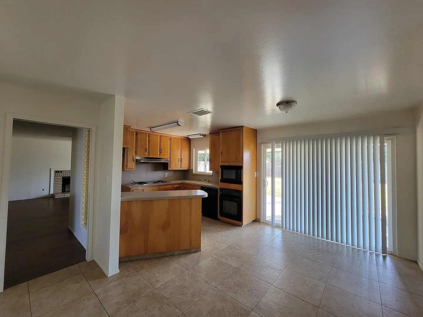 Nice 3 Bed/2 Bath w/Yard Care Included Located near Shopping, Parks & Schools in SW Neighborhood! — Photo 4