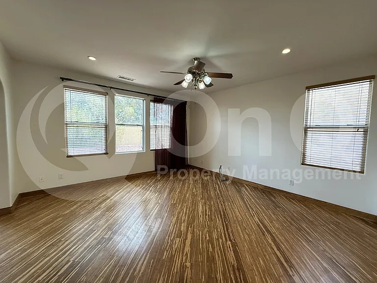 1104 E Gail Dr — Photo 5