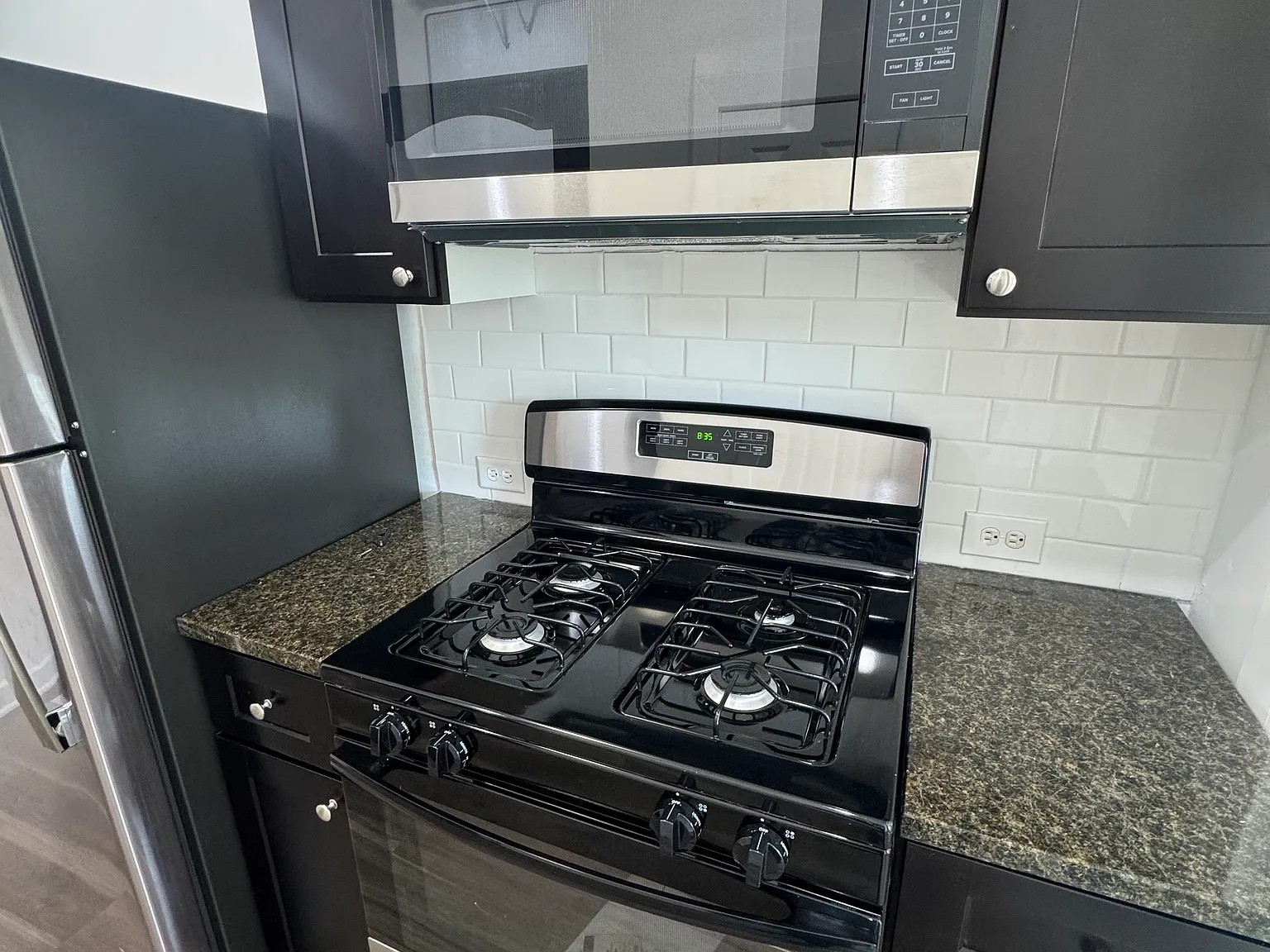 2 bed, 850 sqft, $1,600 — Photo 3