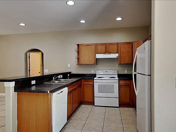 5th image of 236 W McClendon St