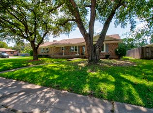 1008 Crestview Dr, Kaufman, TX 75142