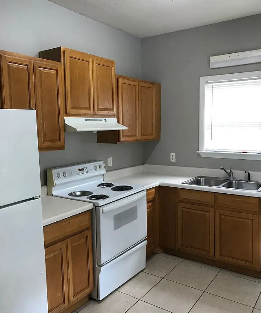 Charming 3-Bedroom Home with Fenced Backyard, Main-Level Primary Suite & Pet-Friendly Living in L... — Photo 4
