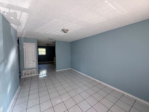 5th image of 3380 Shady Oaks St #B