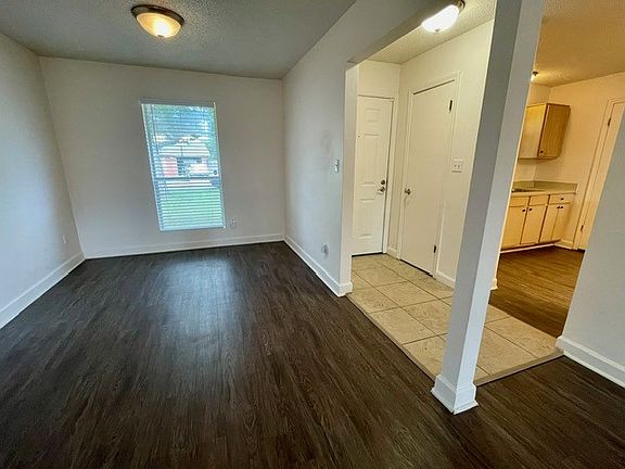 3rd image of 43 Skystone Ct
