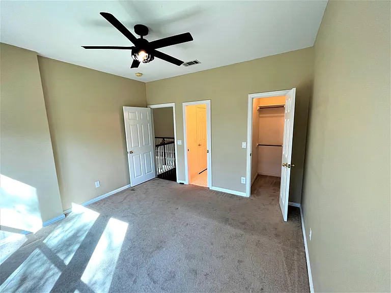 18716 Greenside Dr — Photo 22