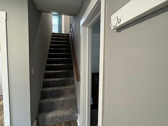 4th image of 942 Woodlawn Ave