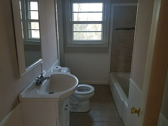 2nd image of 305 Bowman St