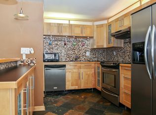 2250 W Good Hope Rd UNIT 33, Glendale, WI 53209