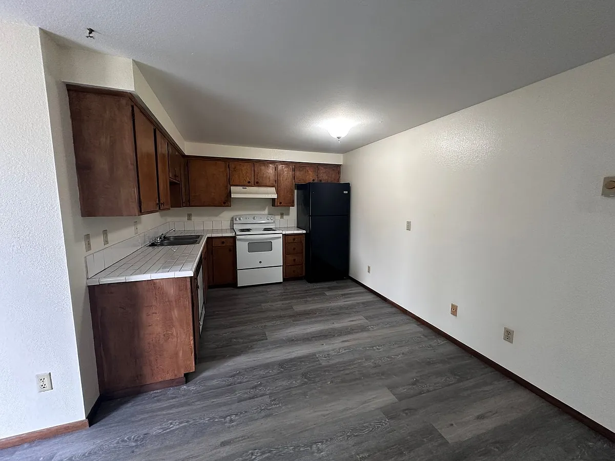 Building Photo - 3312 NE Lancaster St #1
