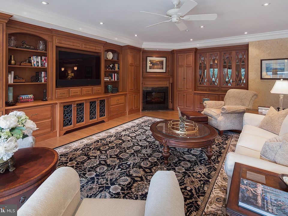 1st image of 1702 N Park Dr APT 55